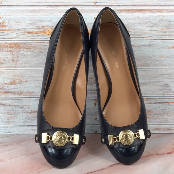 Tommy Hilfiger Round Toe Pumps in Navy with Gold Logo - Picture 8 of 9